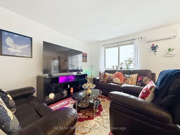 Property Photo: 800 Kennedy Road 206 ON M1K 2C9