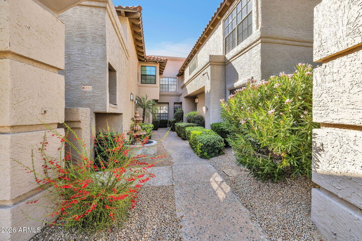 Property Photo:  10015 E Mountain View Road 1002  AZ 85258 