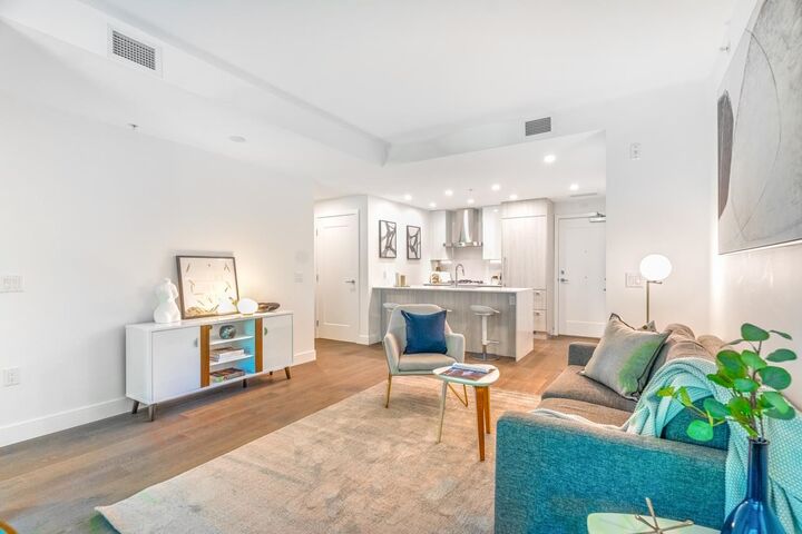Property Photo: 488 W 58th Avenue 209 BC V5X 1V5