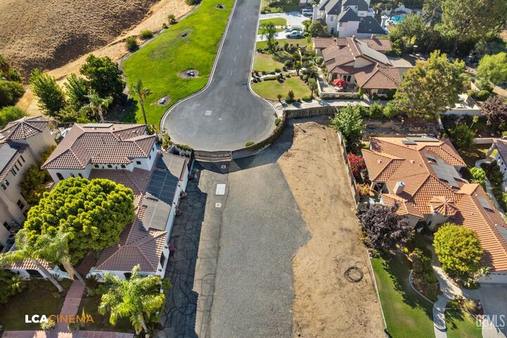 Property Photo: 14931 Colonia De Las Rosas CA 93306