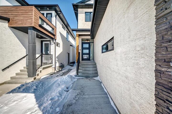 Property Photo:  93 Mill Rock Road Southwest  MB R2V 5K4 