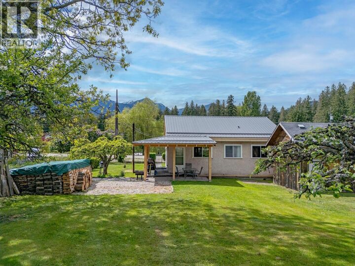 Property Photo: 1610 Eastman Avenue BC V0B 2B0