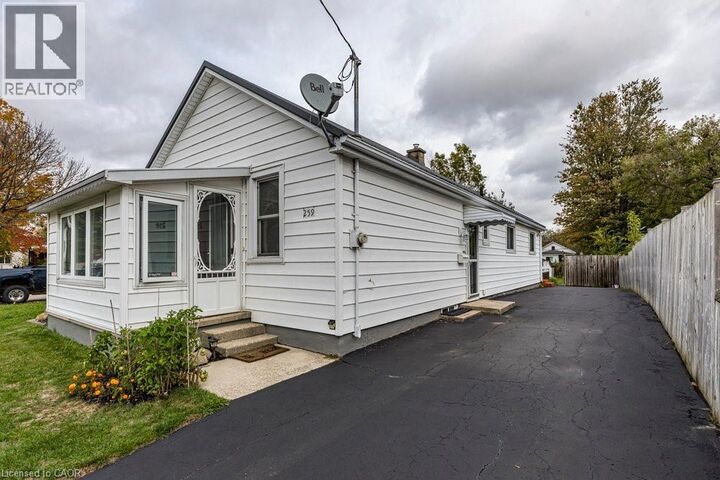 Property Photo:  259 Metcalfe Street North  ON N3Y 3Y1 