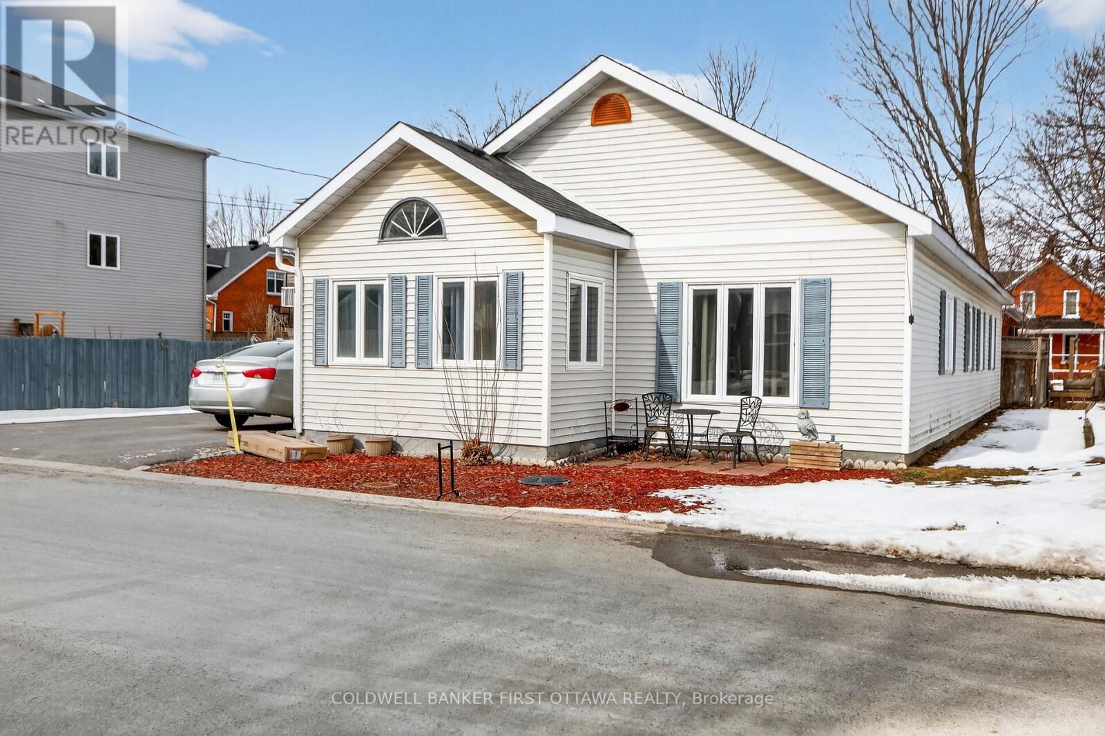Property Photo: 133 Antrim Street ON K7C 1A6