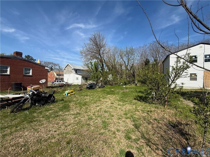 Property Photo:  107-0109 S West Street  VA 23803 