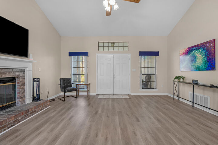 Property Photo: 424 Northampton Circle FL 32547