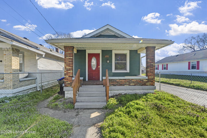 Property Photo:  2105 Bradley Ave  KY 40217 