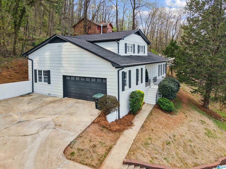 Property Photo:  8821 Valley Hill Drive  AL 35206 