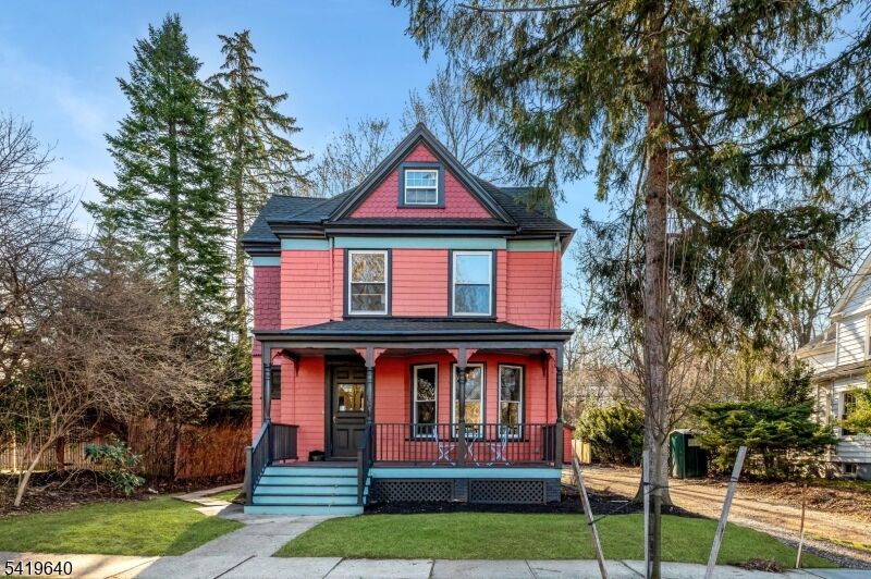 Property Photo:  382 Meeker St  NJ 07079 