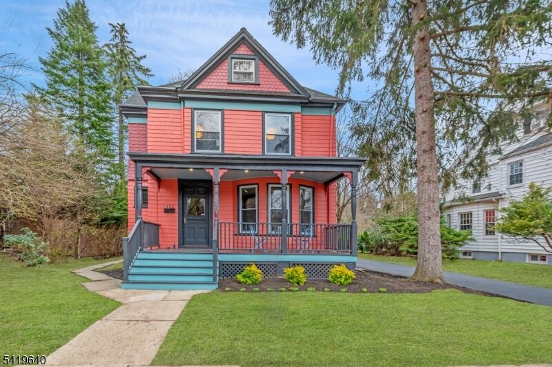 Property Photo:  382 Meeker St  NJ 07079 