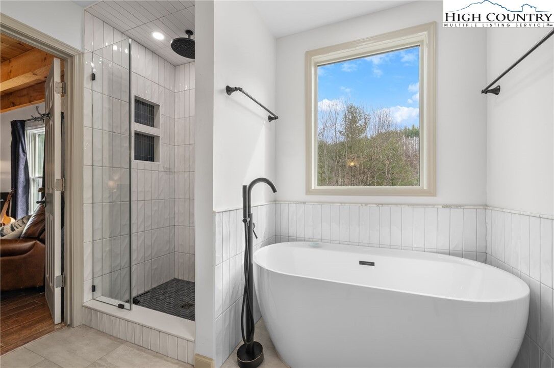 Property Photo:  548 Green Meadows Drive  NC 28684 