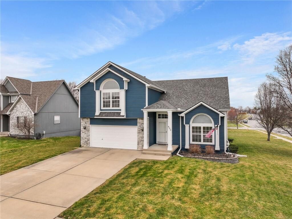 Property Photo: 603 Bradford Court MO 64083