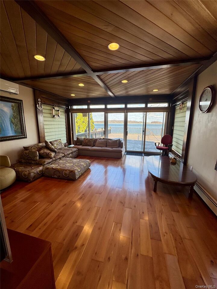 Property Photo:  722 King Avenue  NY 10464 