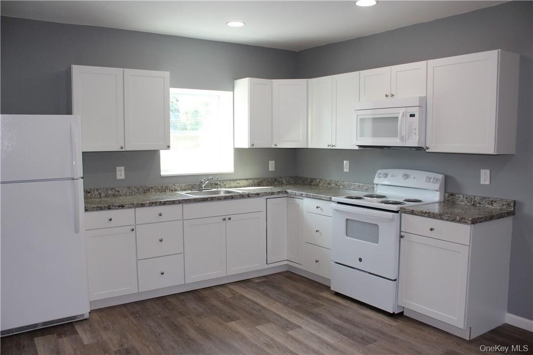 Property Photo:  3144 Route 9W 3  NY 12553 