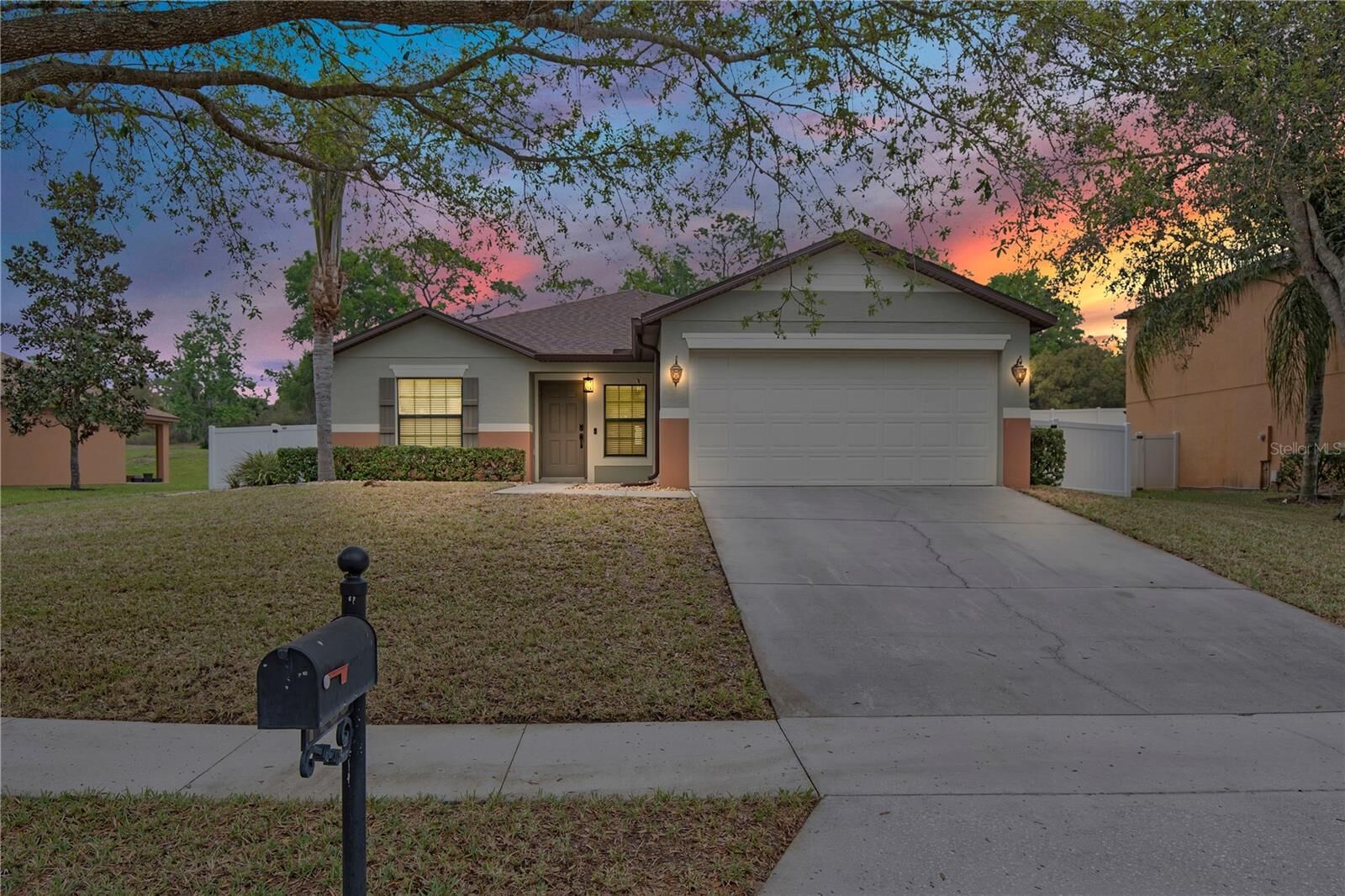 Property Photo:  1763 Waterside Oaks Drive  FL 32763 