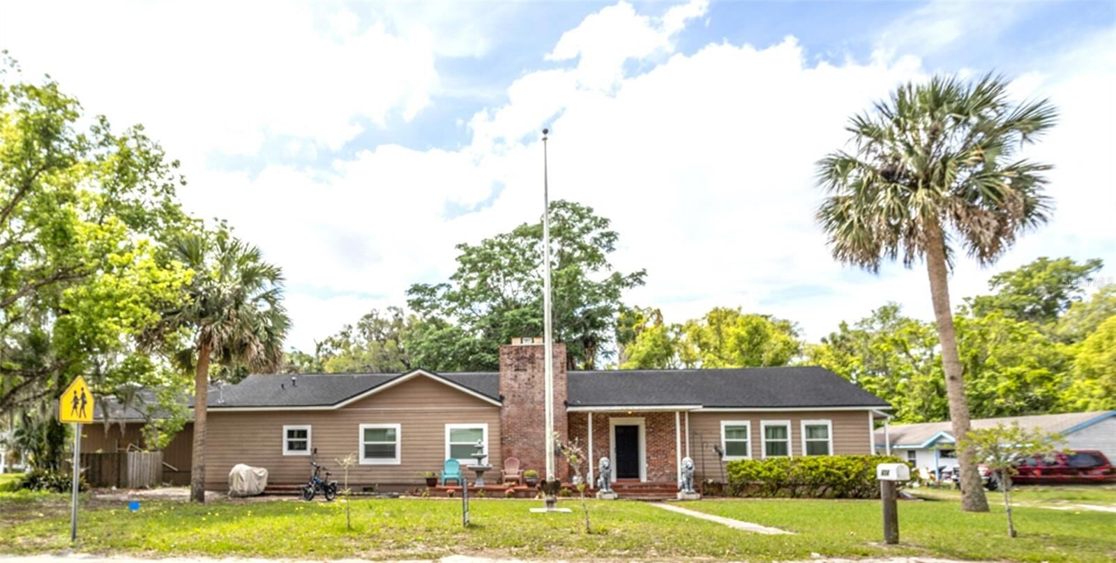 Property Photo:  474 E University Avenue  FL 32763 
