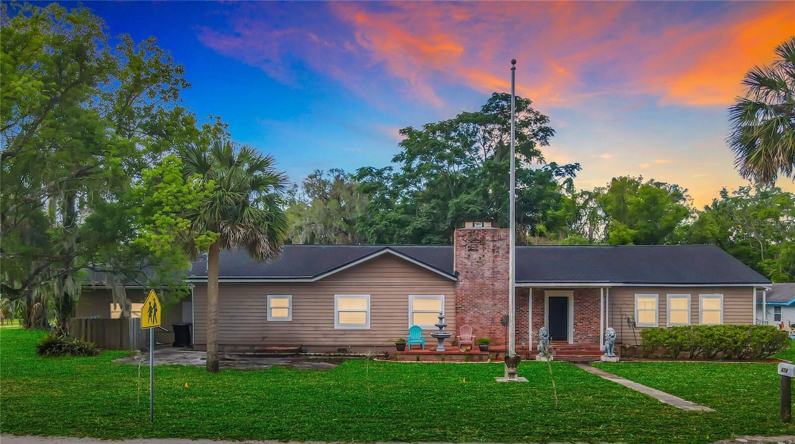 Property Photo:  474 E University Avenue  FL 32763 