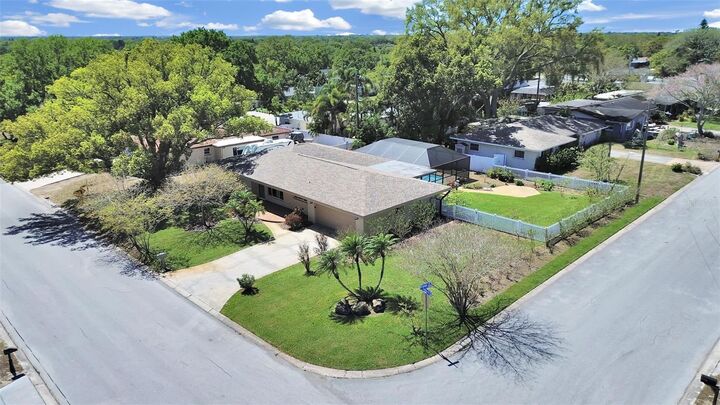 Property Photo: 1100 Canterbury Road FL 33764