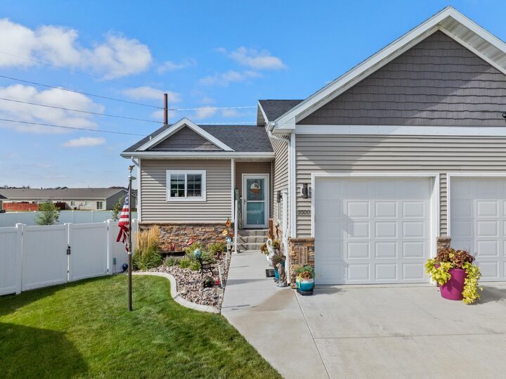 Property Photo: 3500 Waggle Wy SE ND 58701-3159