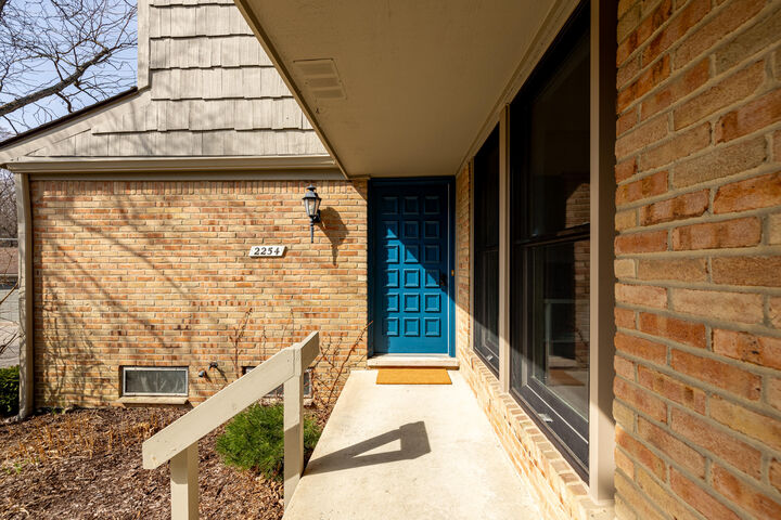 Property Photo:  2254 Rivenoak Court  MI 48103 