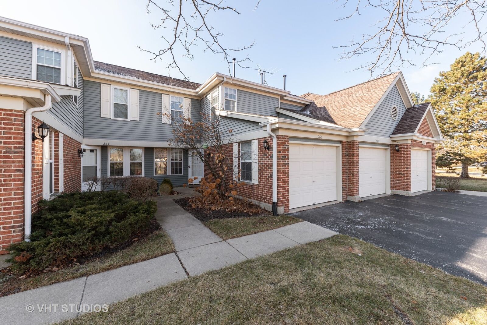 Property Photo:  260 E Fabish Drive  IL 60089 