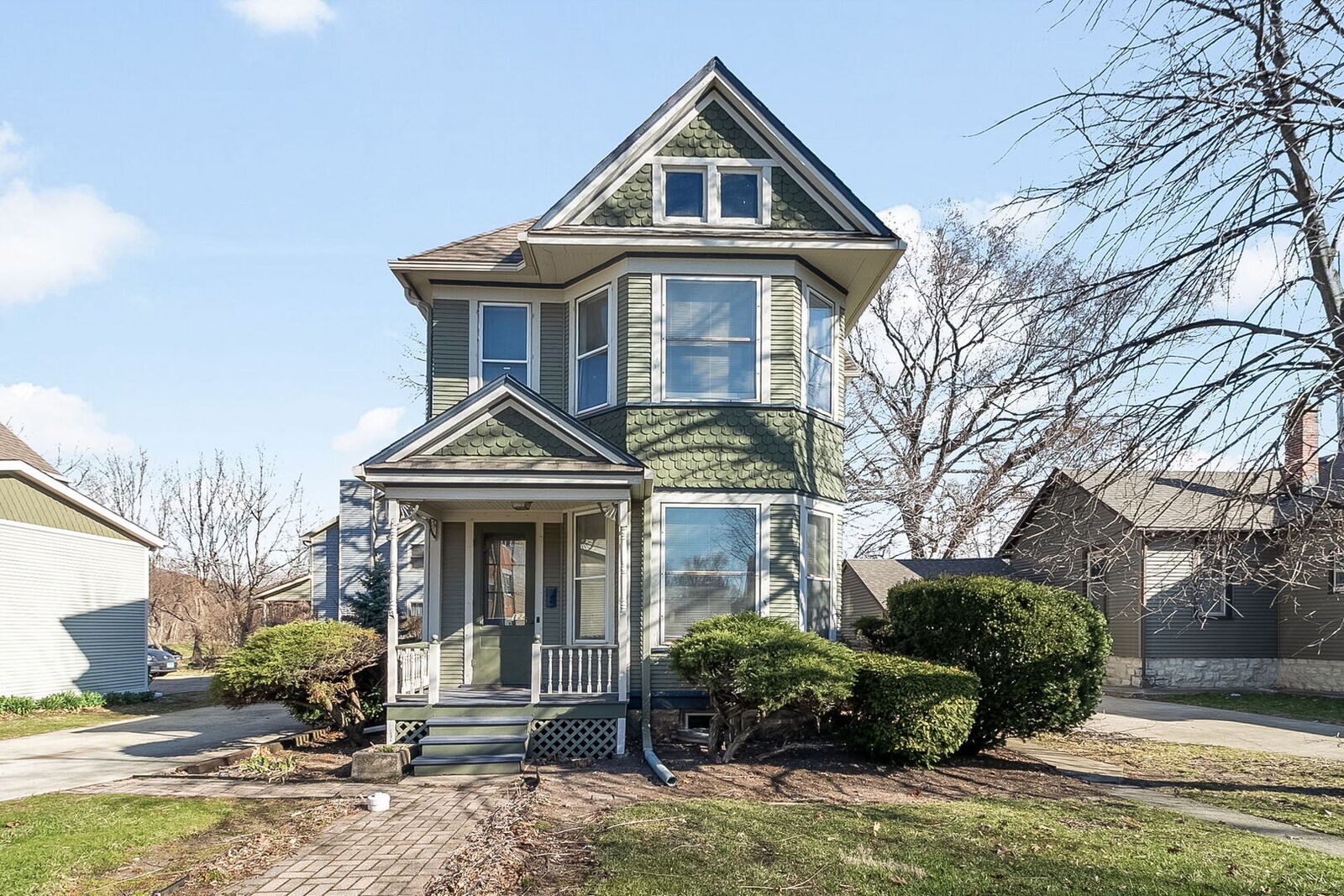 Property Photo:  124 Forest Avenue  IL 60546 