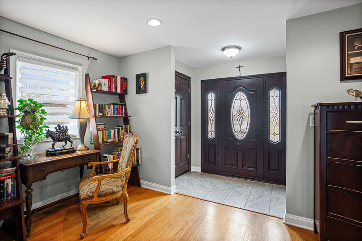 Property Photo: 420 Radcliffe Avenue IL 60016