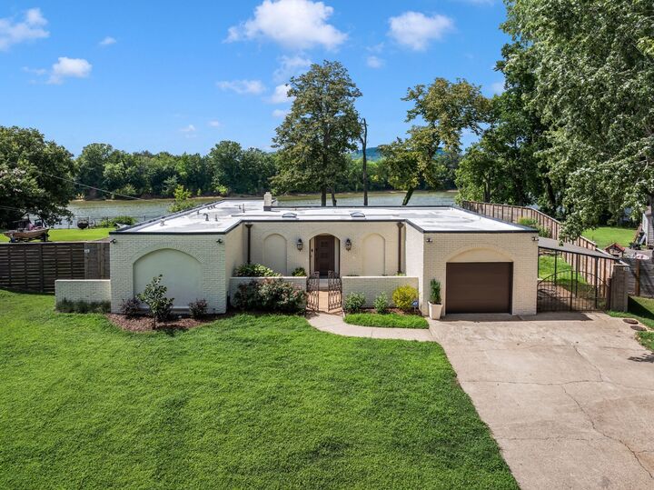 Property Photo: 6556 Upton Ln TN 37209