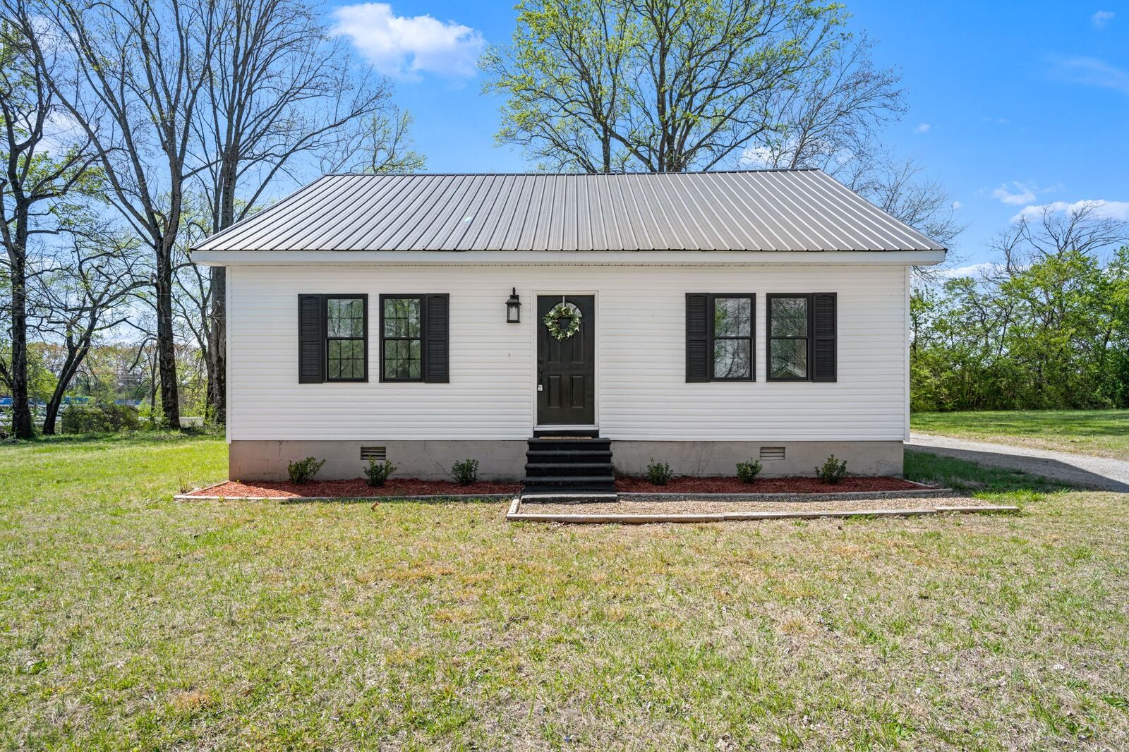 Property Photo:  114 Allen Dr  TN 37398 