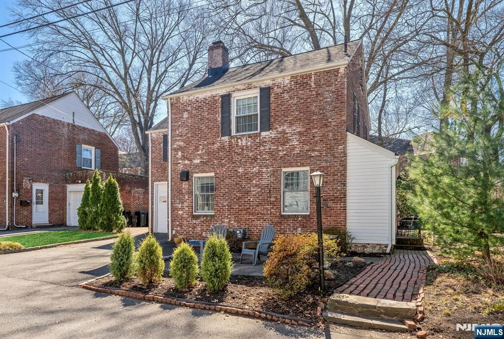 Property Photo:  3 Ashburn Place  NJ 07410 