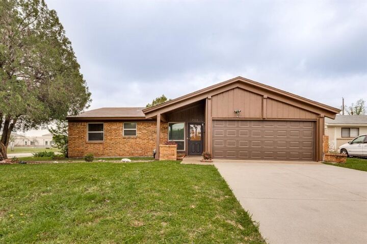 Property Photo: 2413 Cheyenne Street TX 75062