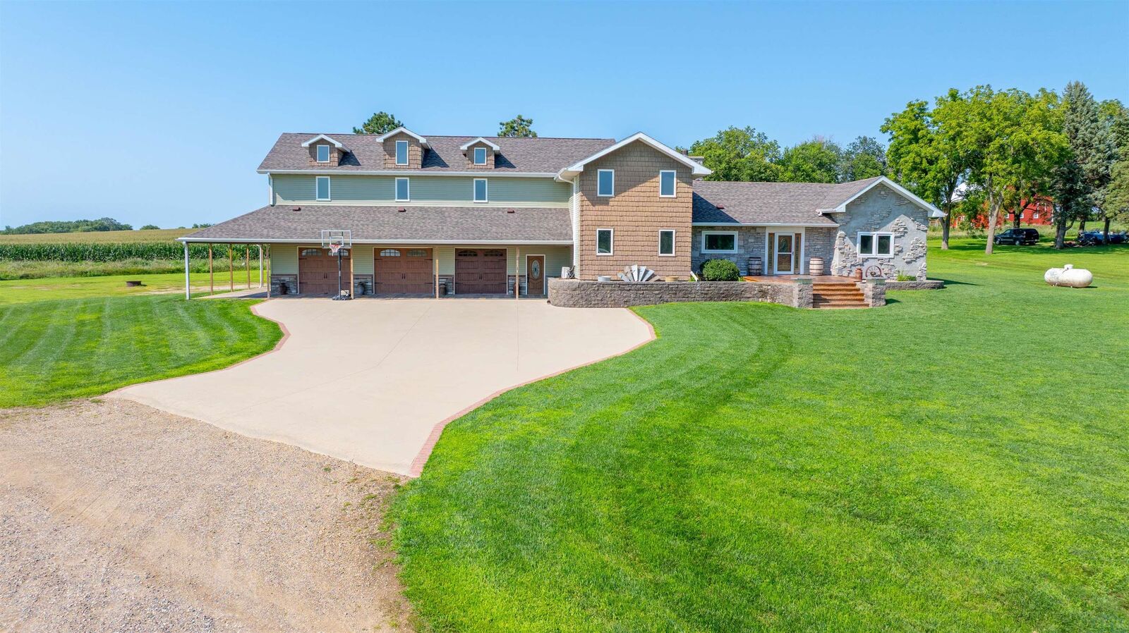 Property Photo:  411 West St  IA 51048 