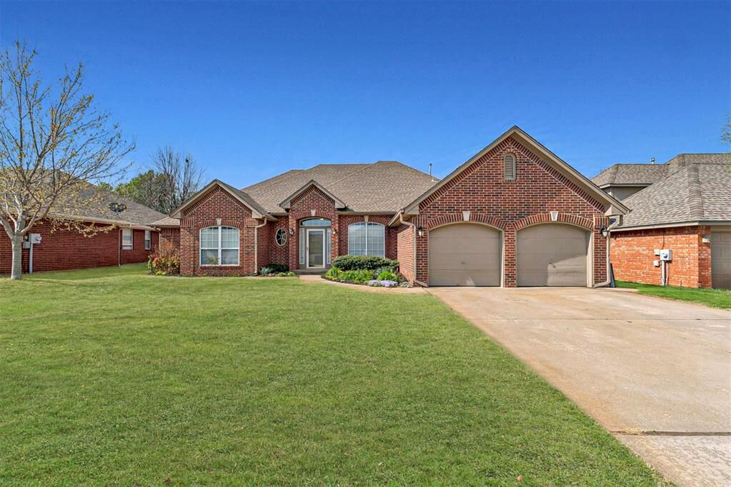 Property Photo:  2700 Overland Way  OK 73012 