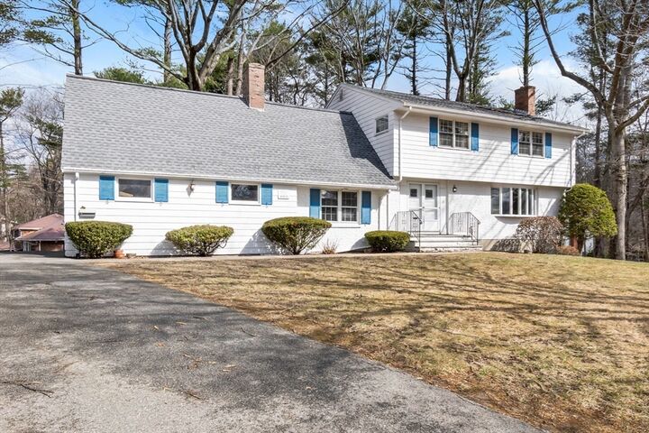 Property Photo: 26 Ledgewood Dr MA 01923