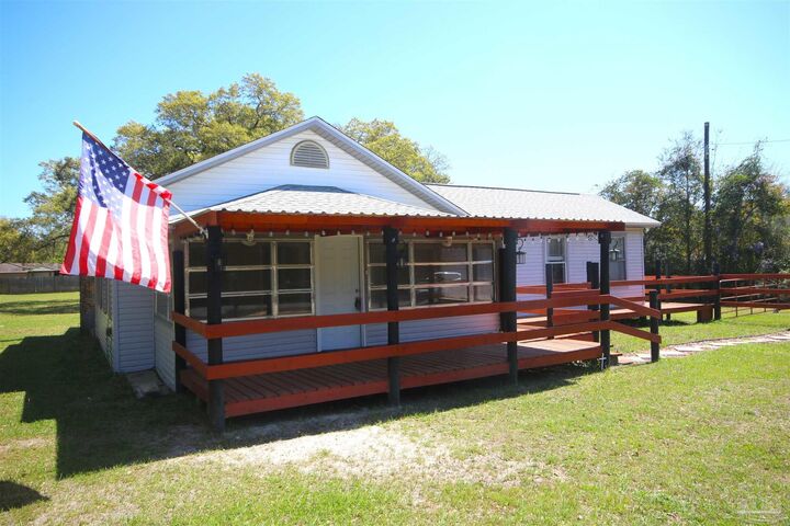 Property Photo:  4308 Floridatown Rd  FL 32571 