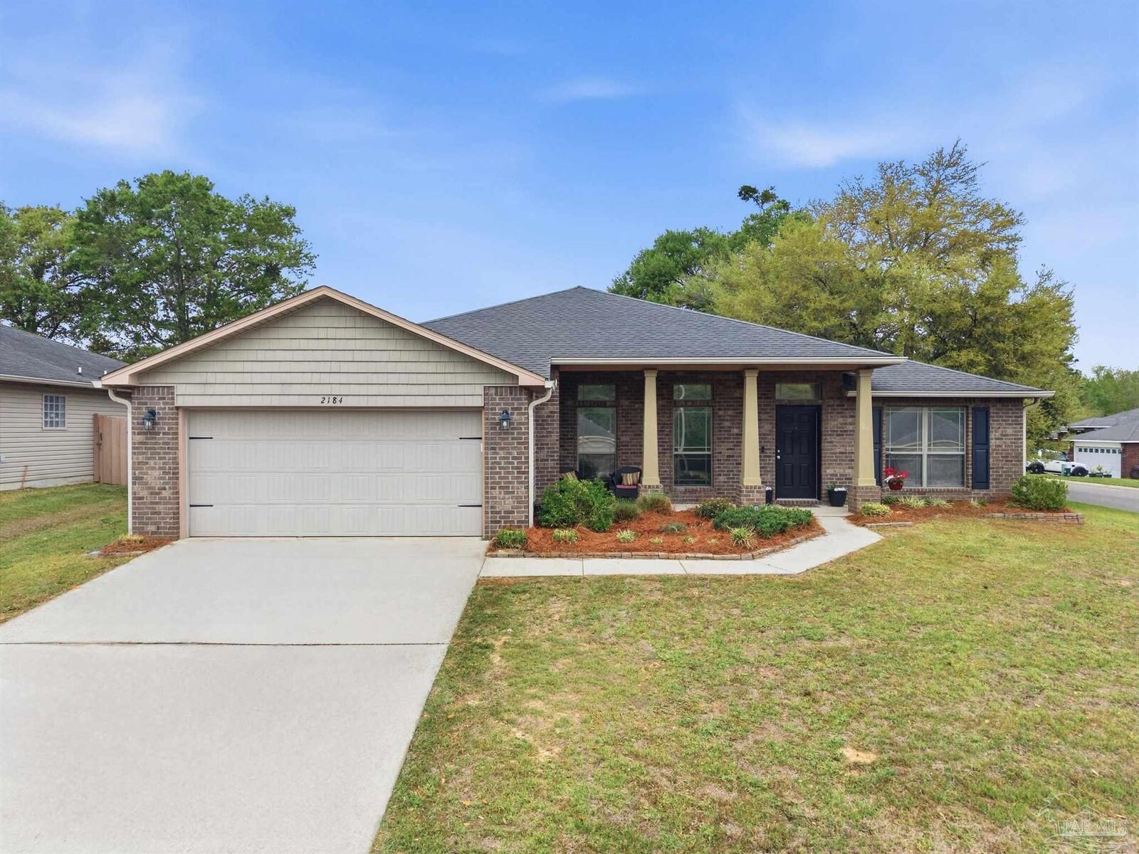 Property Photo: 2184 Liberty Loop Rd FL 32533