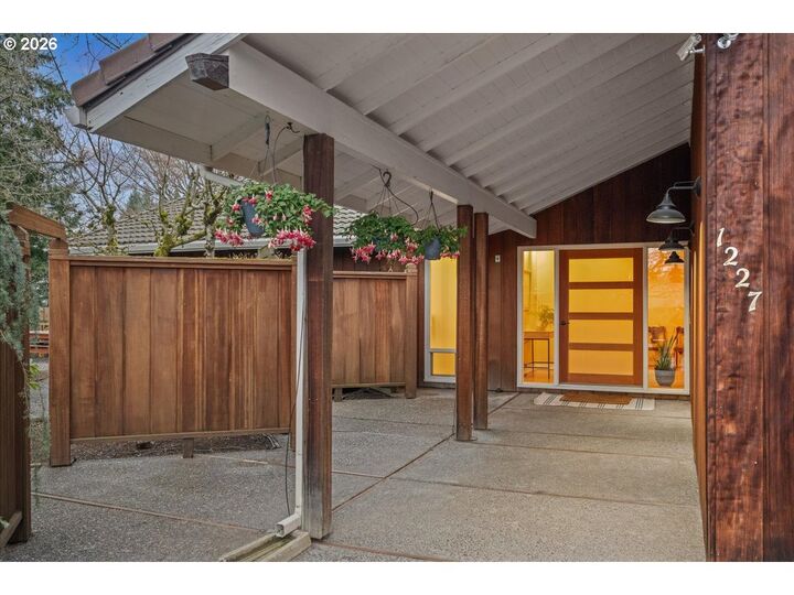 Property Photo:  1227 Montana Ln  WA 98661 