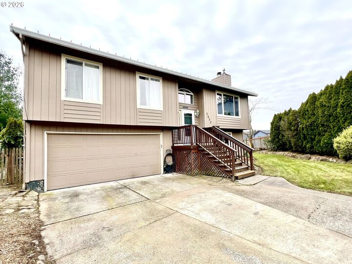 Property Photo:  2632 NE 7th Ct  OR 97030 