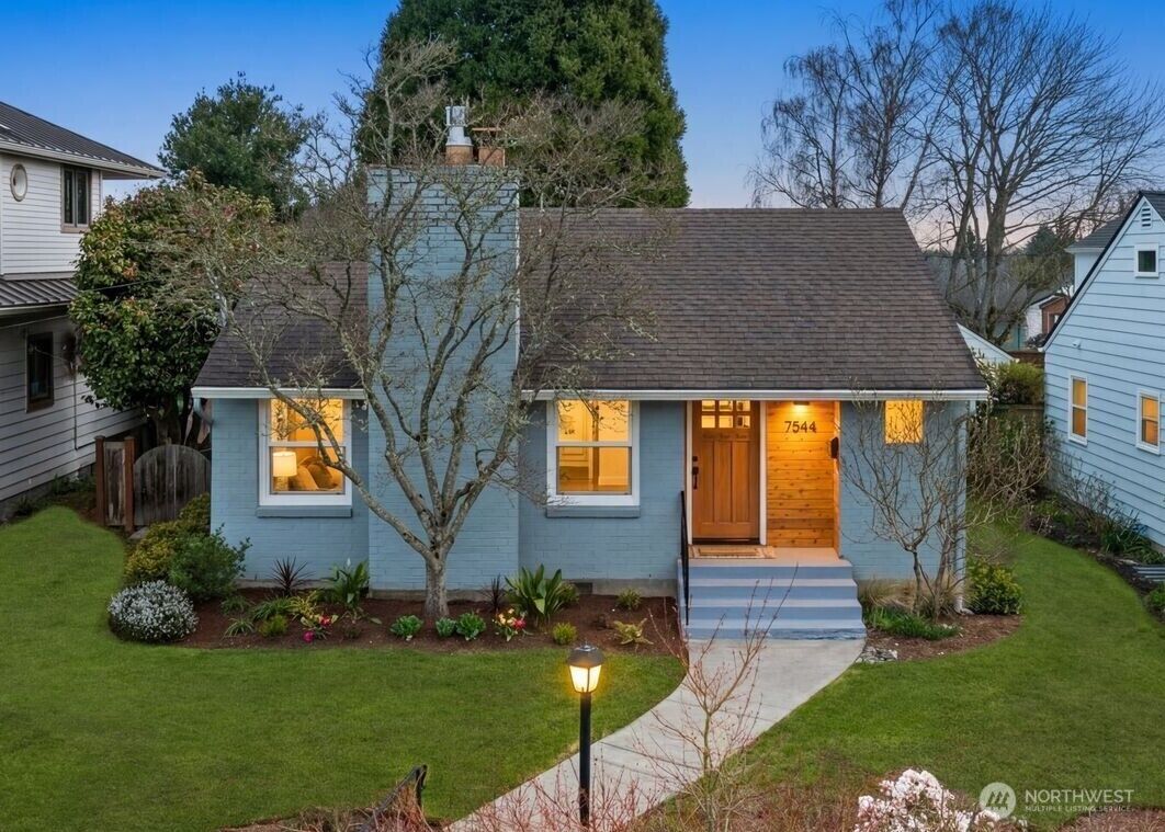 Property Photo:  7544  31st Avenue NW  WA 98117 