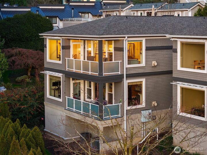 Property Photo: 11307 NE 68th Street 11307 WA 98033