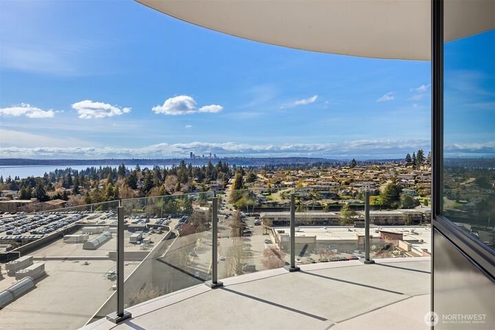 Property Photo:  838  Avenue Square  NE 1701  WA 98004 