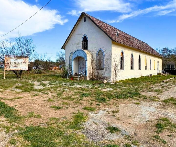 Property Photo:  509 Amistad Street  TX 76950 