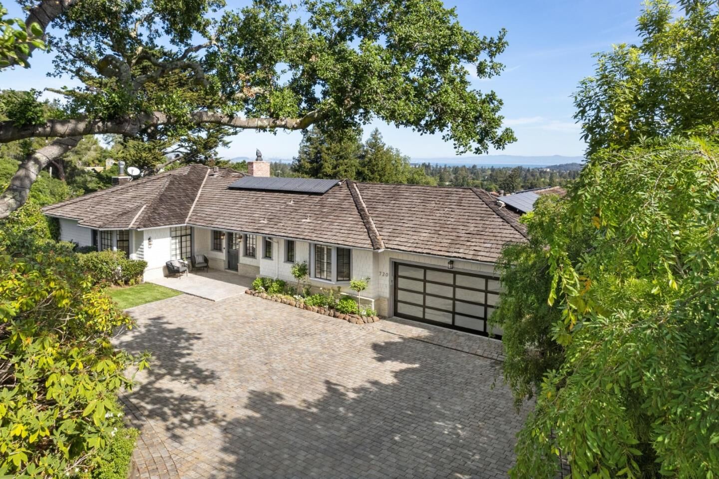 Property Photo: 720 Endfield Way CA 94010