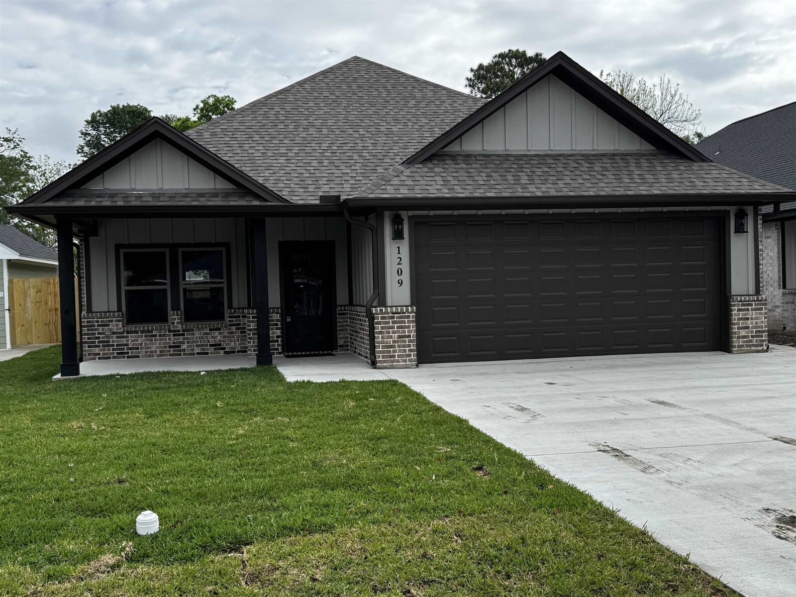 Property Photo:  1209 S 14th  TX 77627 