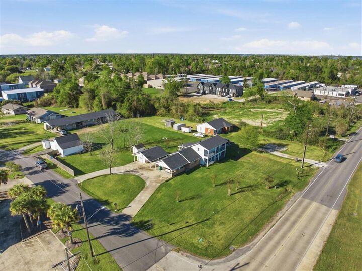 Property Photo:  1905 Prien Lake Road  LA 70605 