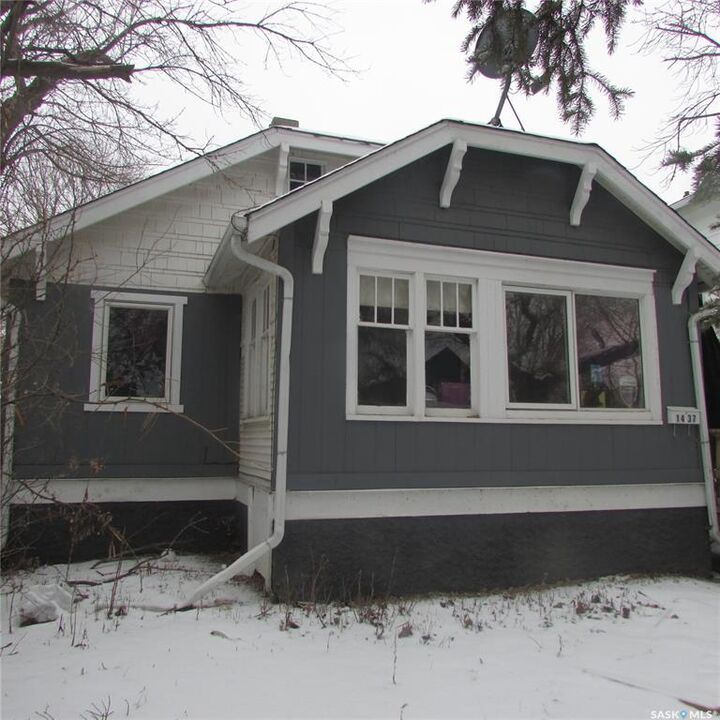1437 Elphinstone Street — photo 1