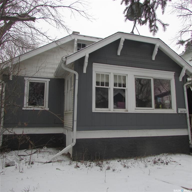 Property Photo: 1437 Elphinstone Street SK S4T 3M7