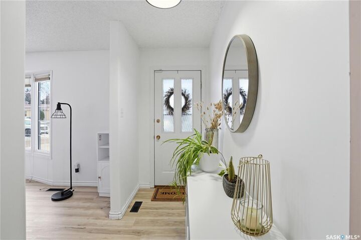 Property Photo:  118 Appleby Drive  SK S7M 4B5 