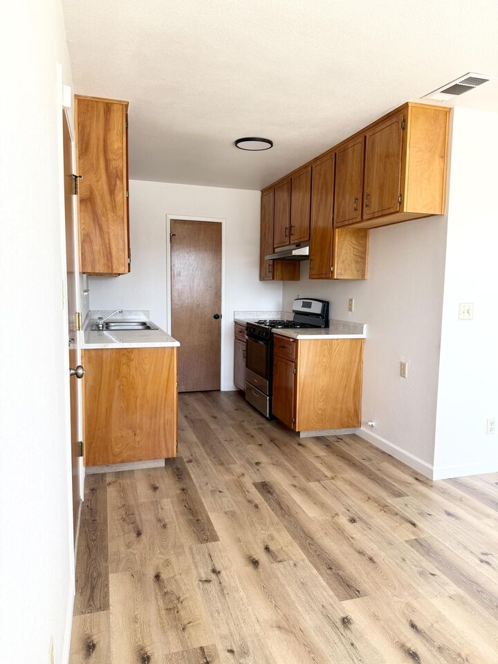 Property Photo:  694 W Clay Avenue  CA 93219 