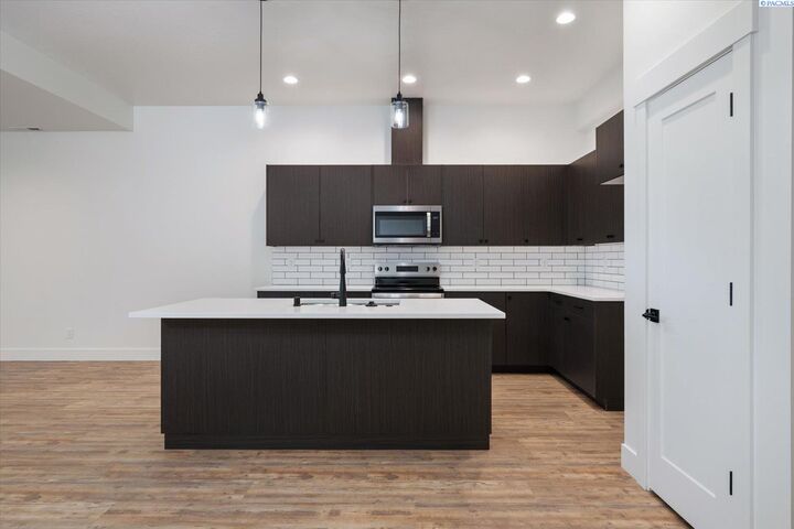 Property Photo:  1106 Fairhaven Loop 33  WA 99352 